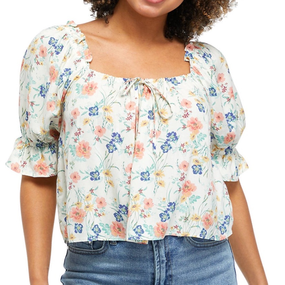 NWT Belle Du Jour Ruffle Cropped Pheasant Top Juniors Sz L  Floral